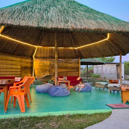 Nirvana Bamboo Houses & Dive Resort Moalboal Bagian luar foto