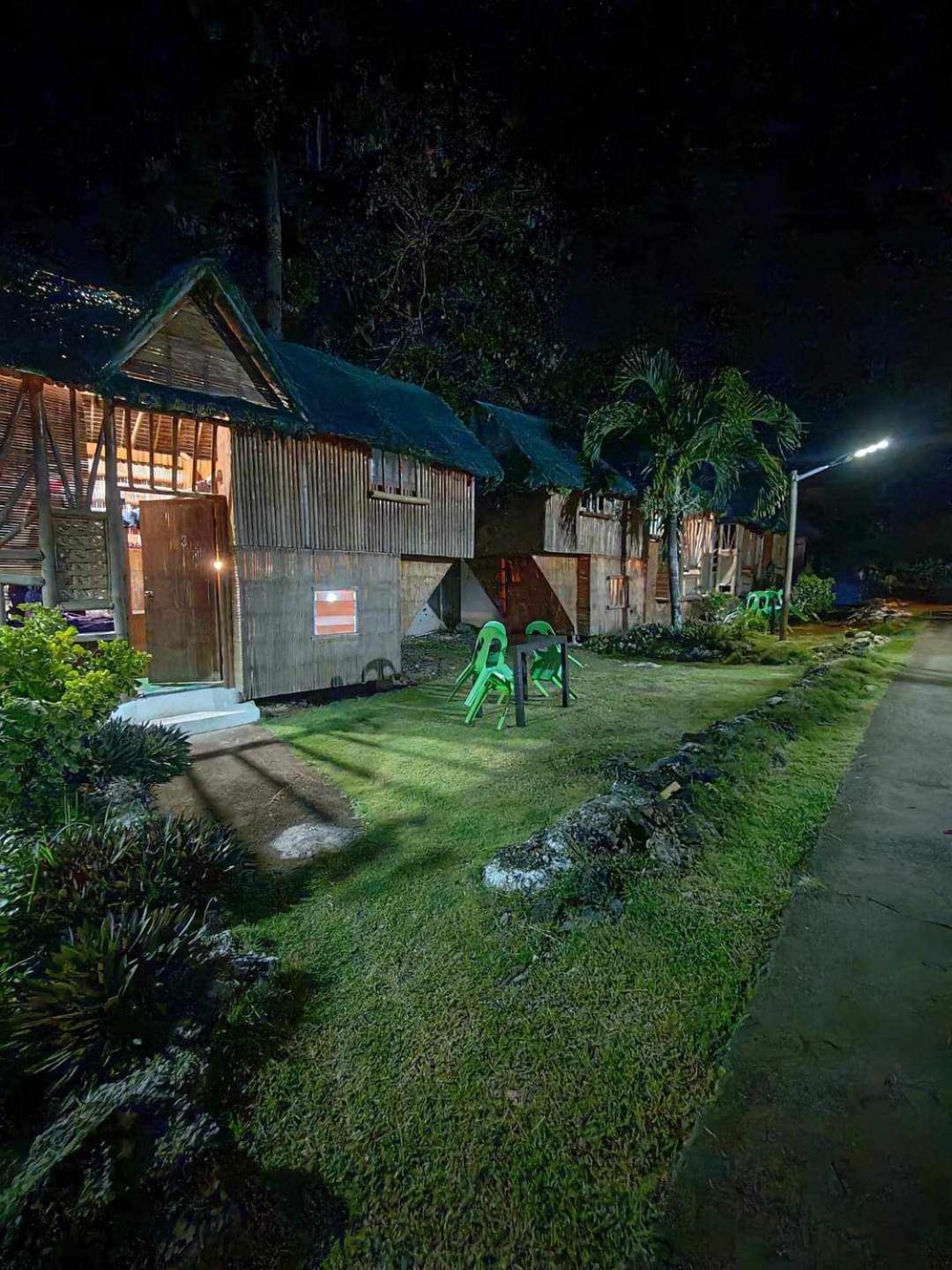 Nirvana Bamboo Houses & Dive Resort Moalboal Bagian luar foto