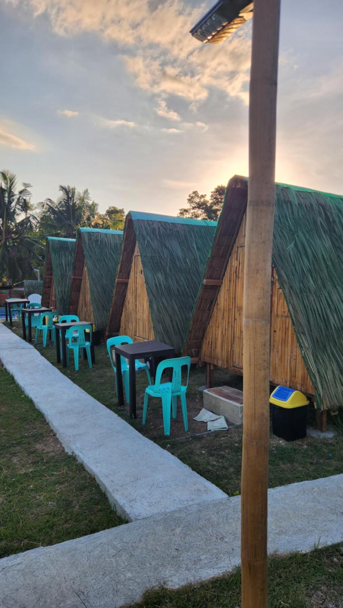 Nirvana Bamboo Houses & Dive Resort Moalboal Bagian luar foto
