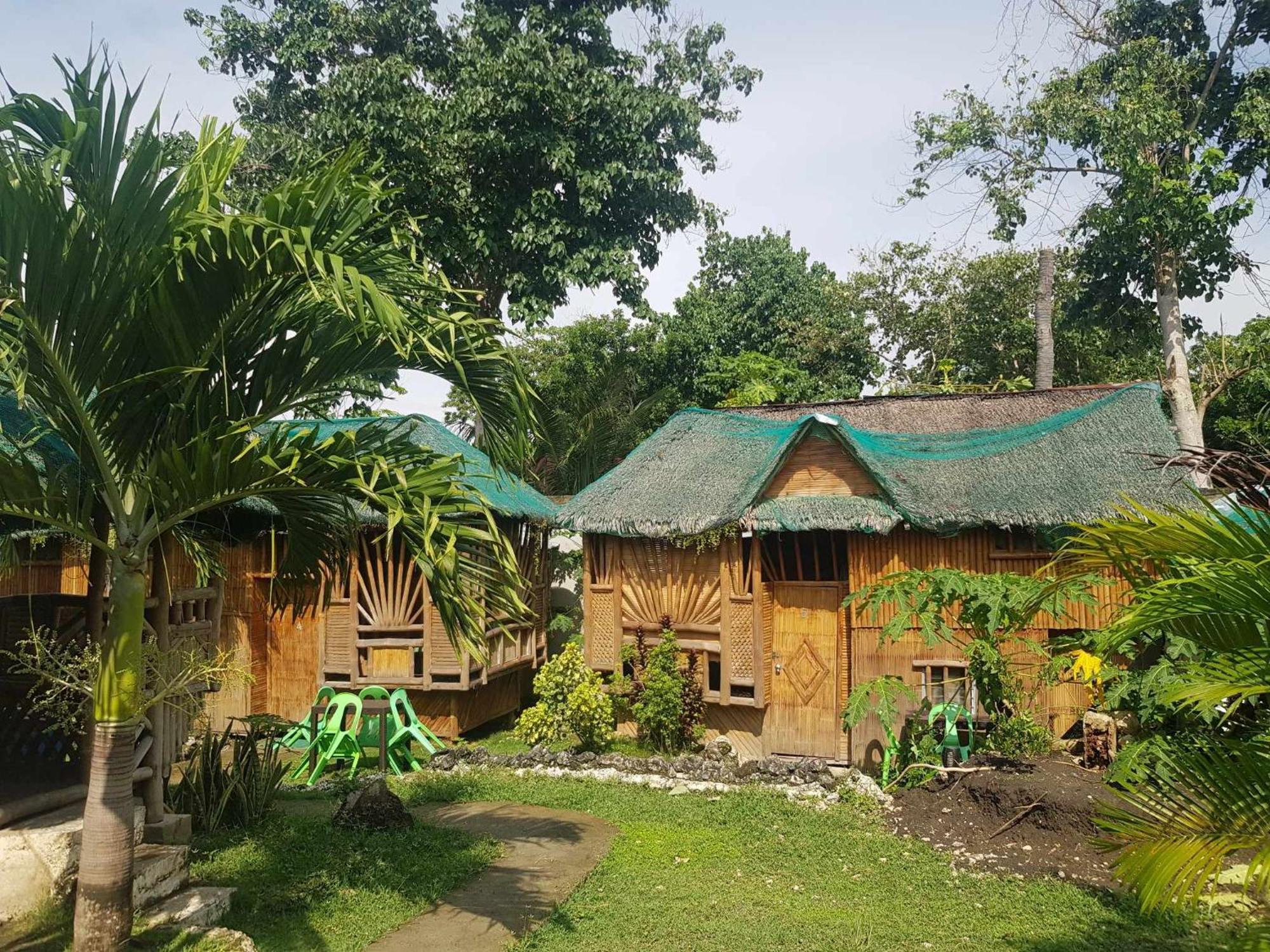 Nirvana Bamboo Houses & Dive Resort Moalboal Bagian luar foto