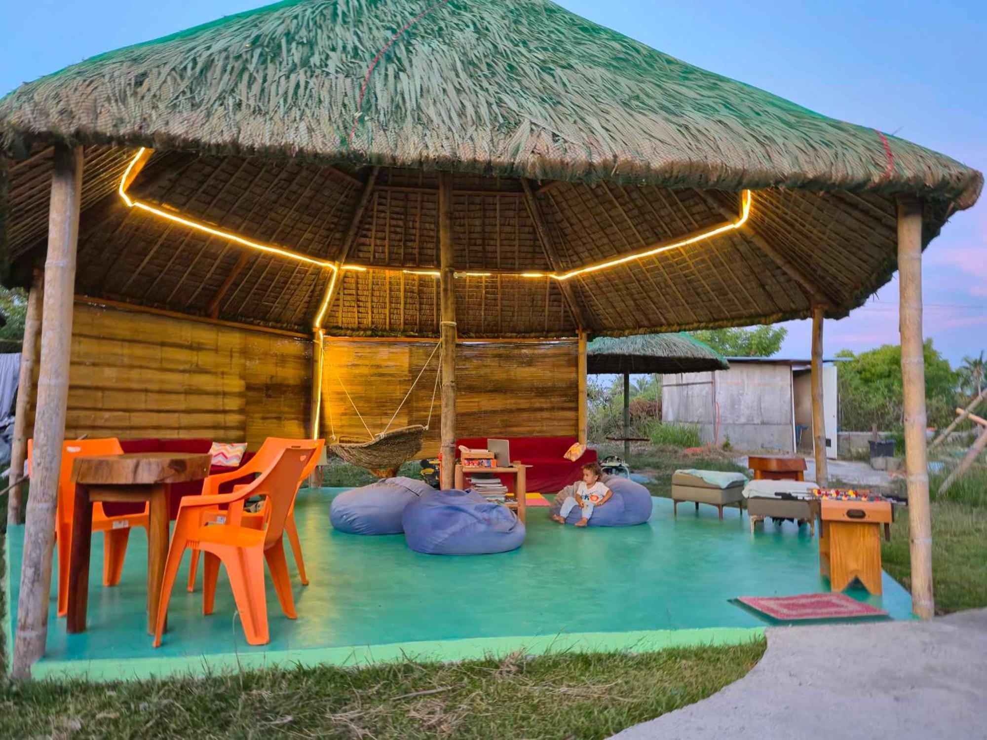 Nirvana Bamboo Houses & Dive Resort Moalboal Bagian luar foto