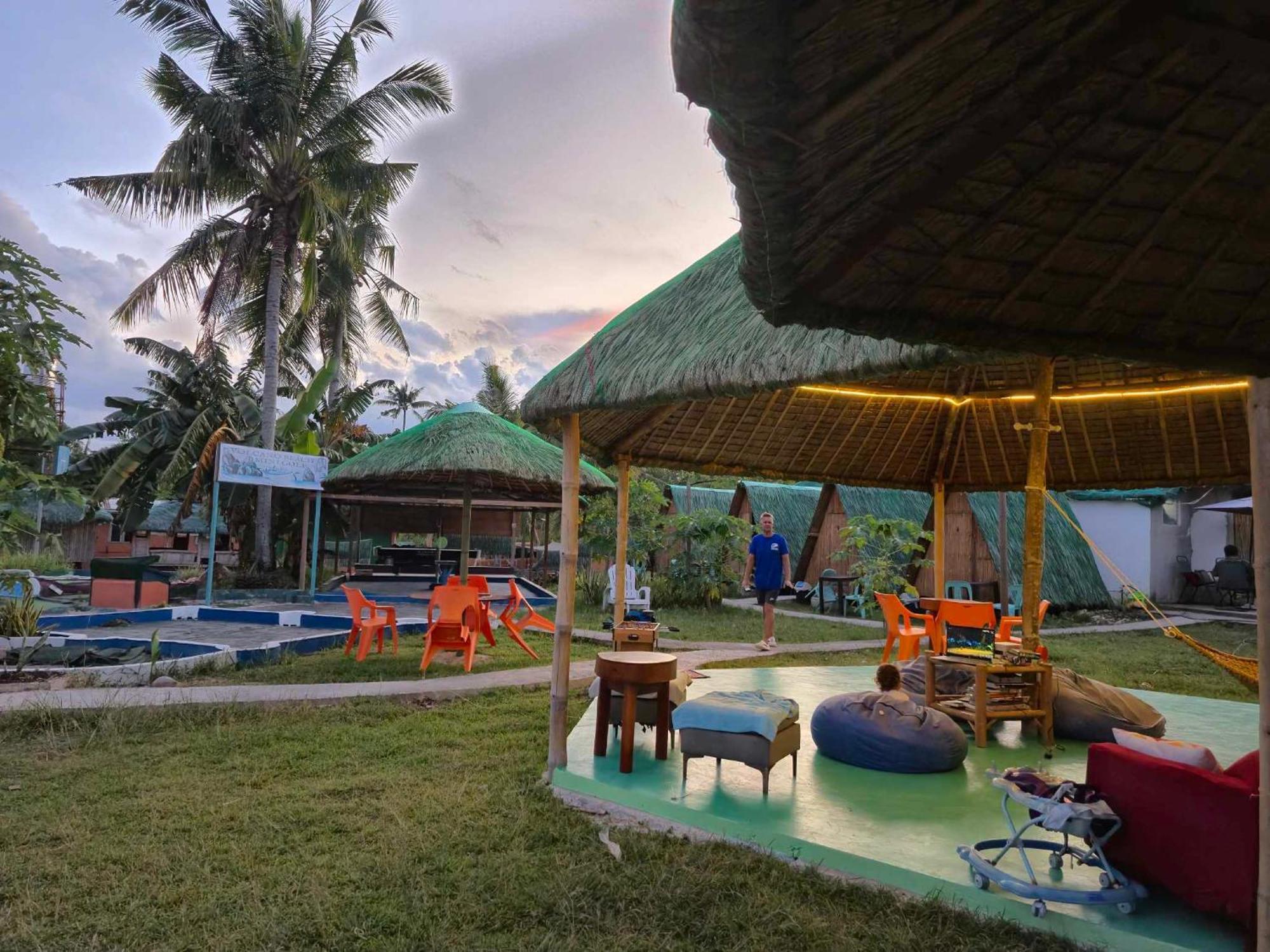 Nirvana Bamboo Houses & Dive Resort Moalboal Bagian luar foto
