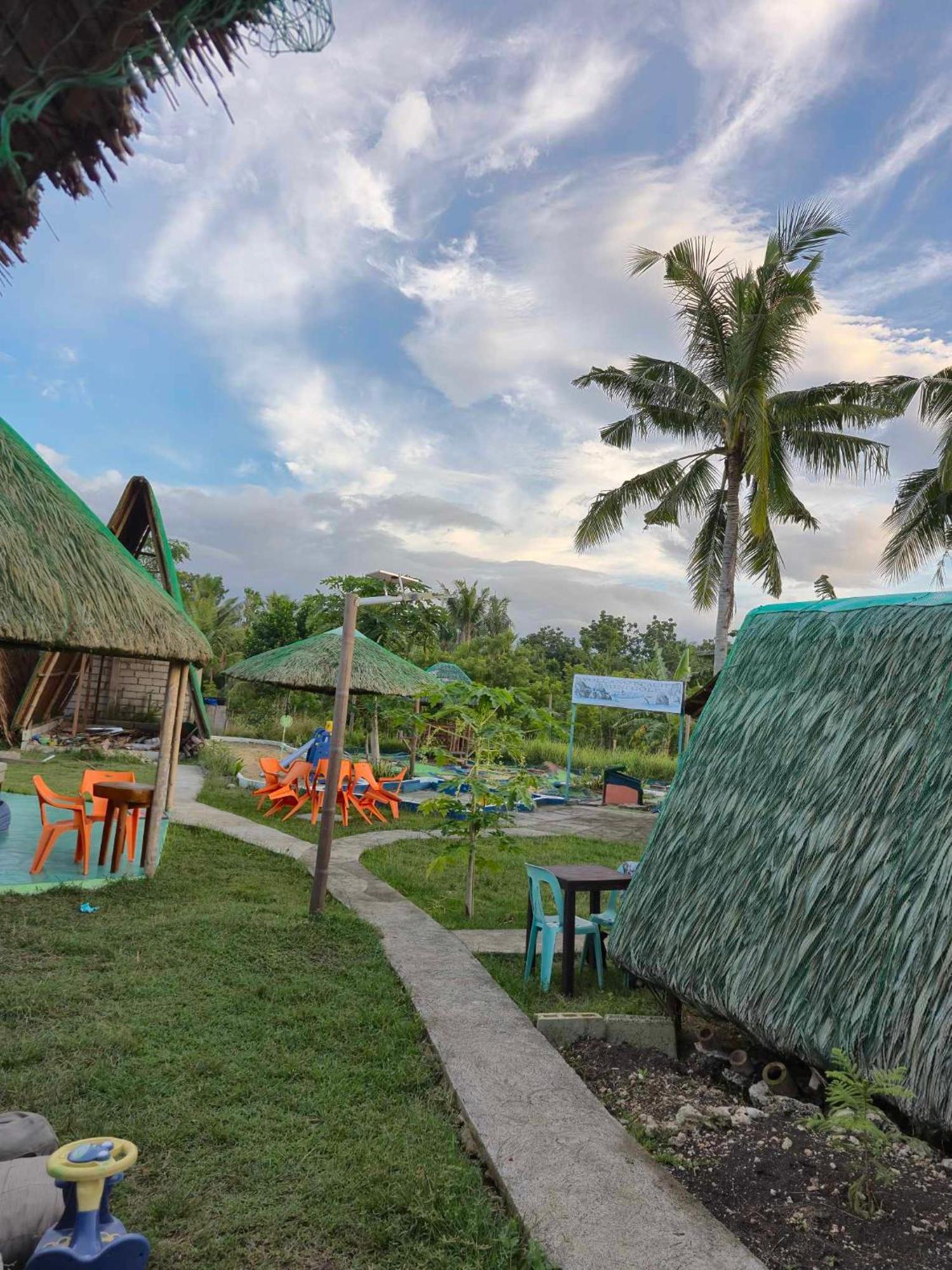 Nirvana Bamboo Houses & Dive Resort Moalboal Bagian luar foto