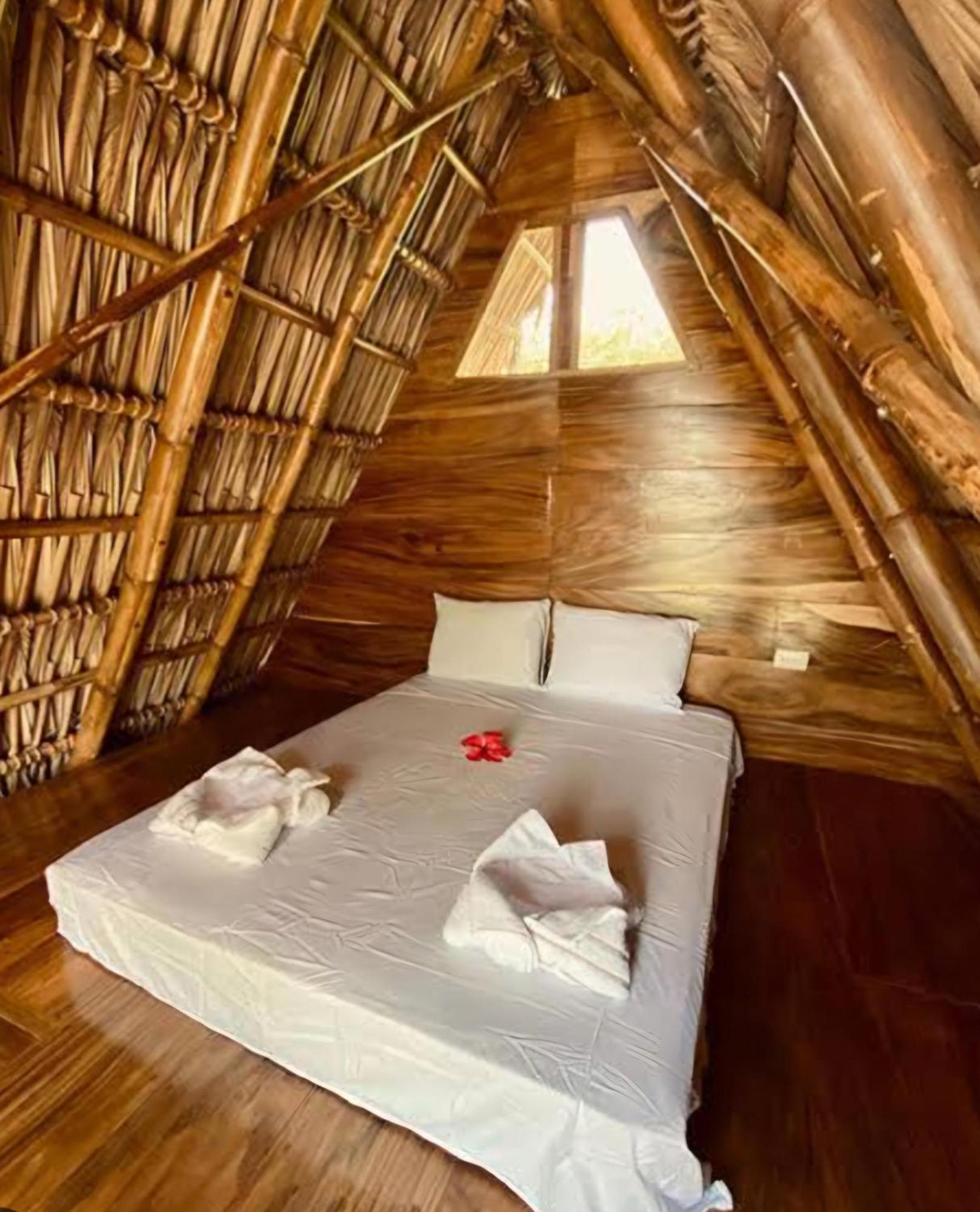 Nirvana Bamboo Houses & Dive Resort Moalboal Bagian luar foto