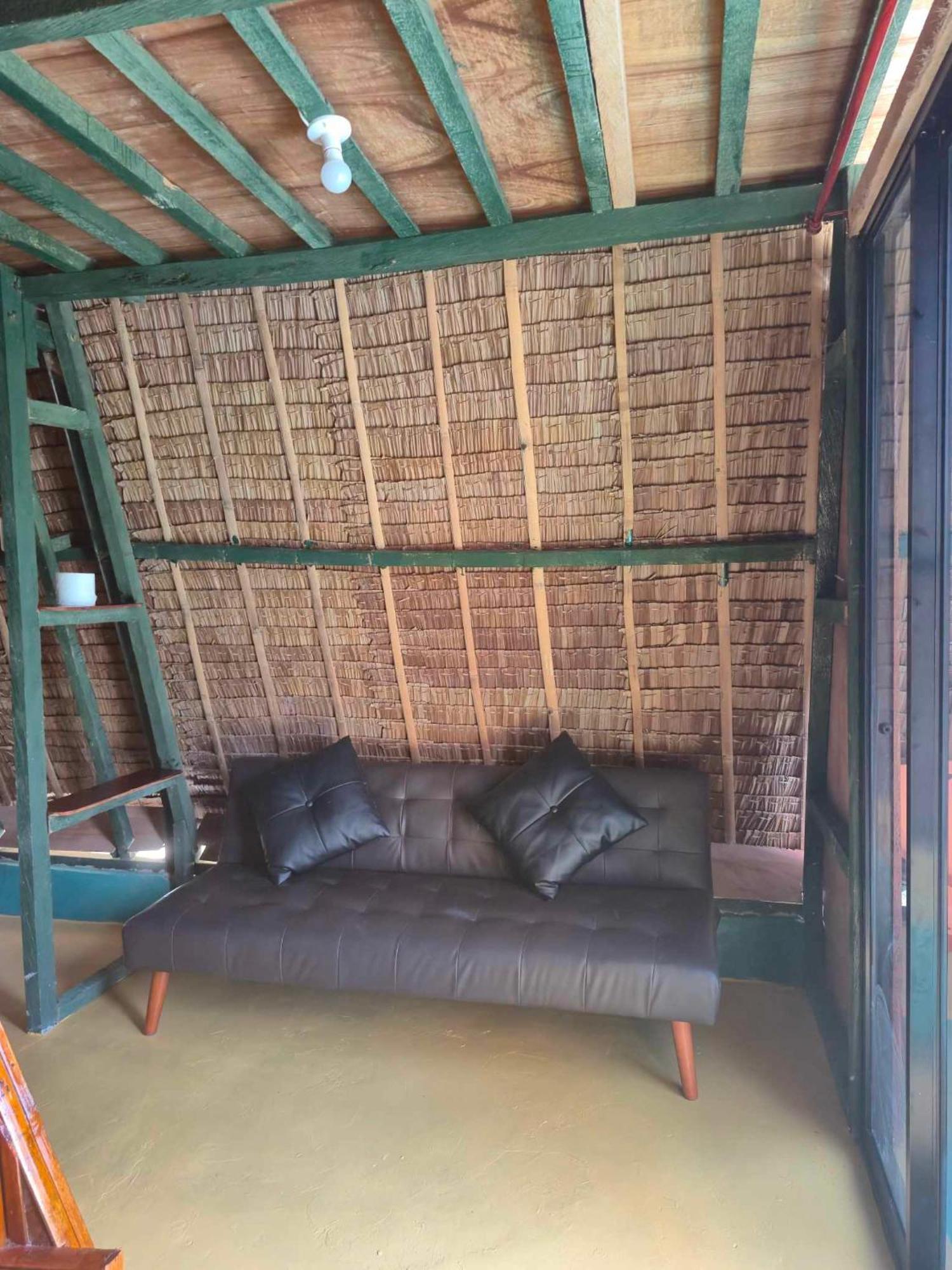 Nirvana Bamboo Houses & Dive Resort Moalboal Bagian luar foto