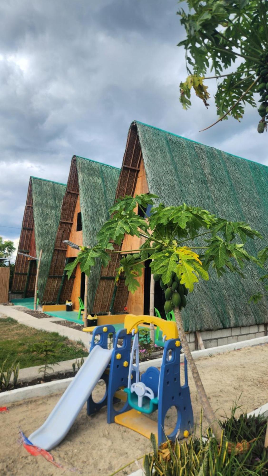 Nirvana Bamboo Houses & Dive Resort Moalboal Bagian luar foto